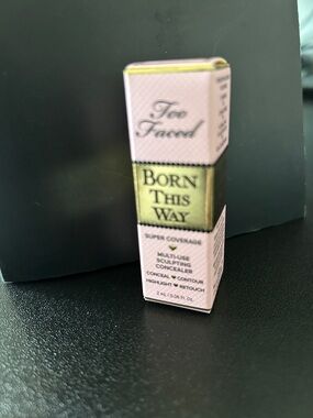 Too Faced Born This Way Concealer Mini - Pink & Gold Accent Box